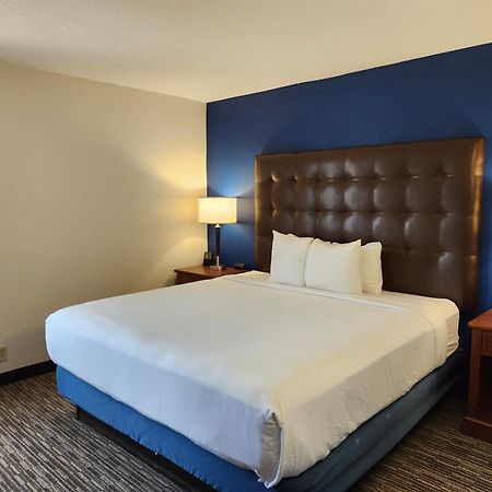Heritage Inn & Suites St Louis Fenton, Trademark By Wyndham Luaran gambar
