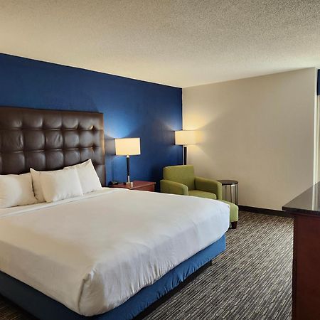 Heritage Inn & Suites St Louis Fenton, Trademark By Wyndham Luaran gambar