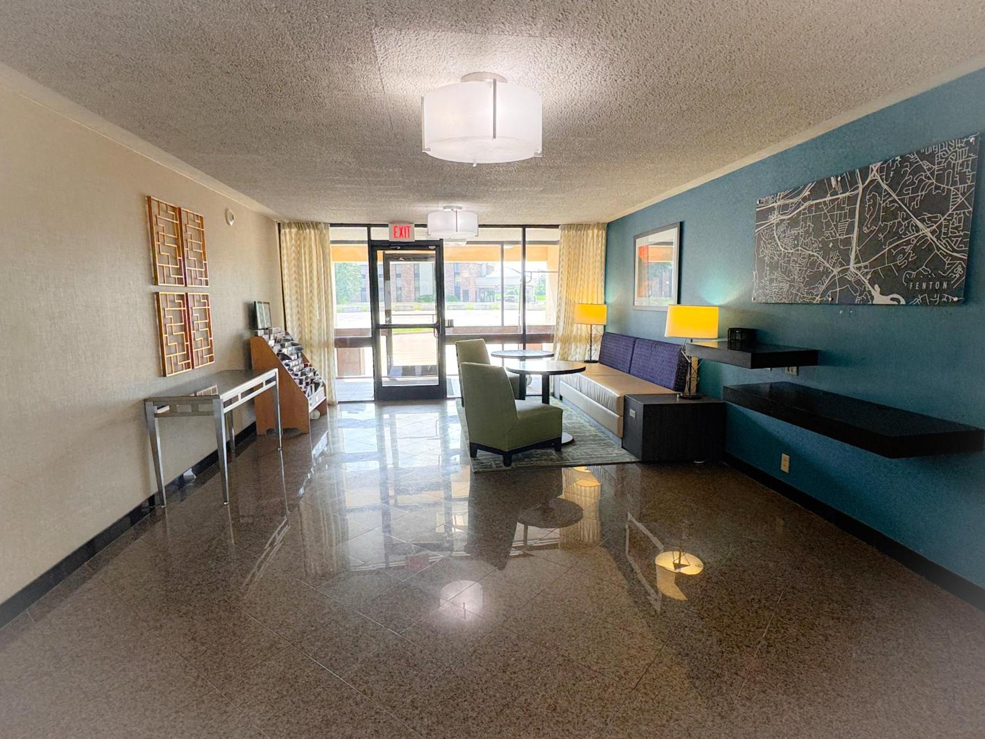 Heritage Inn & Suites St Louis Fenton, Trademark By Wyndham Luaran gambar