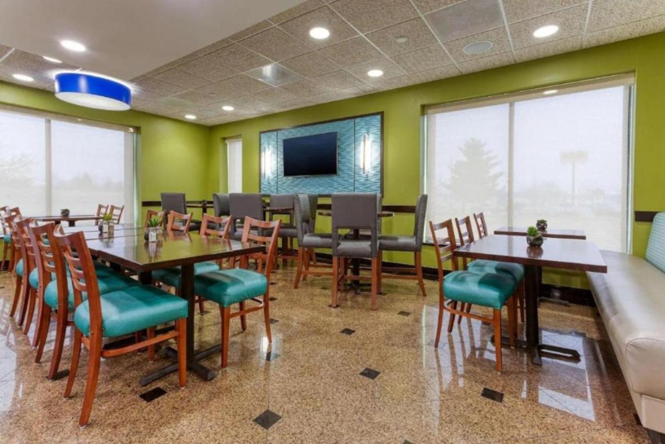 Heritage Inn & Suites St Louis Fenton, Trademark By Wyndham Luaran gambar