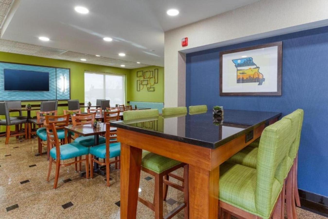 Heritage Inn & Suites St Louis Fenton, Trademark By Wyndham Luaran gambar
