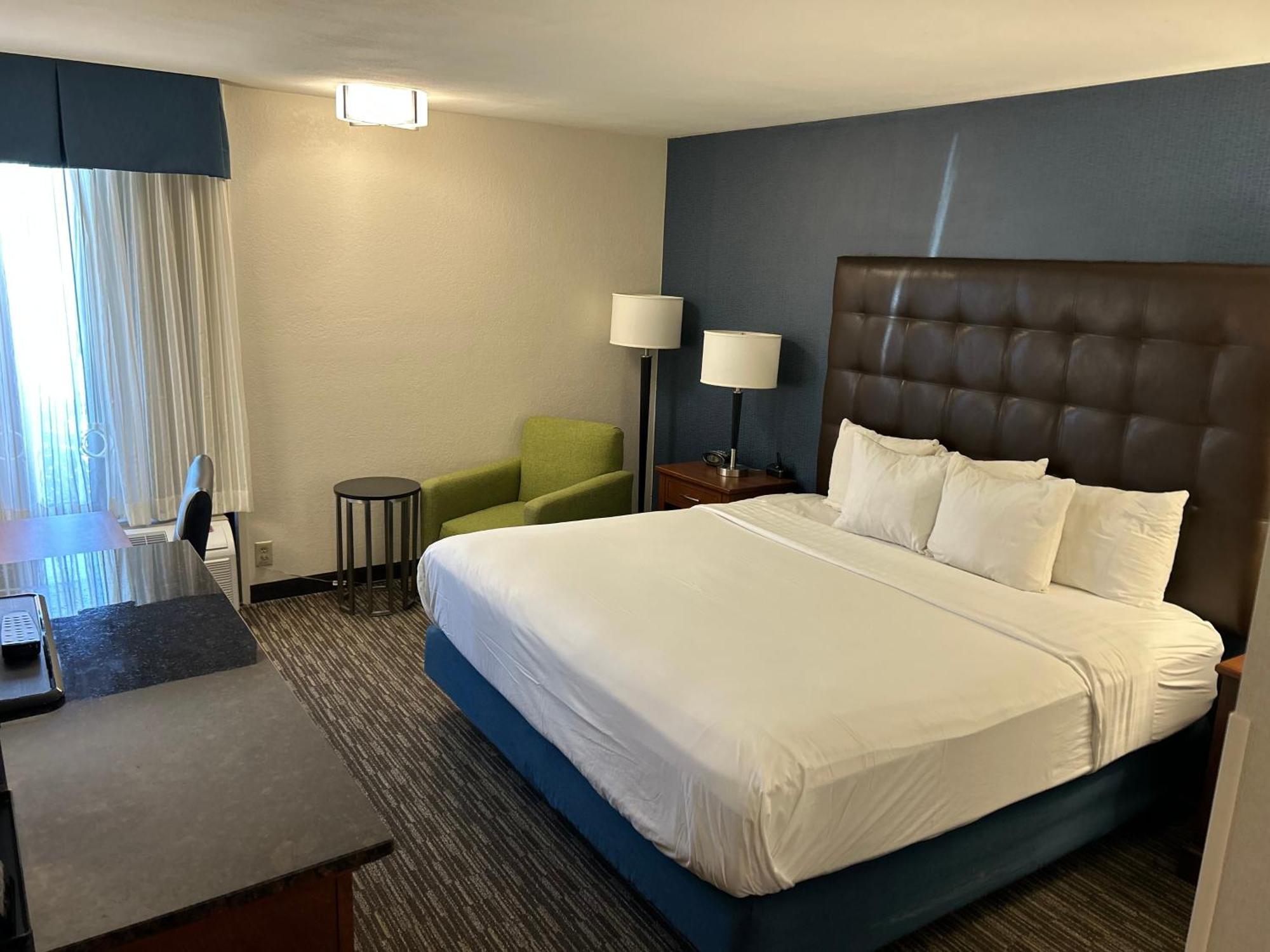 Heritage Inn & Suites St Louis Fenton, Trademark By Wyndham Luaran gambar