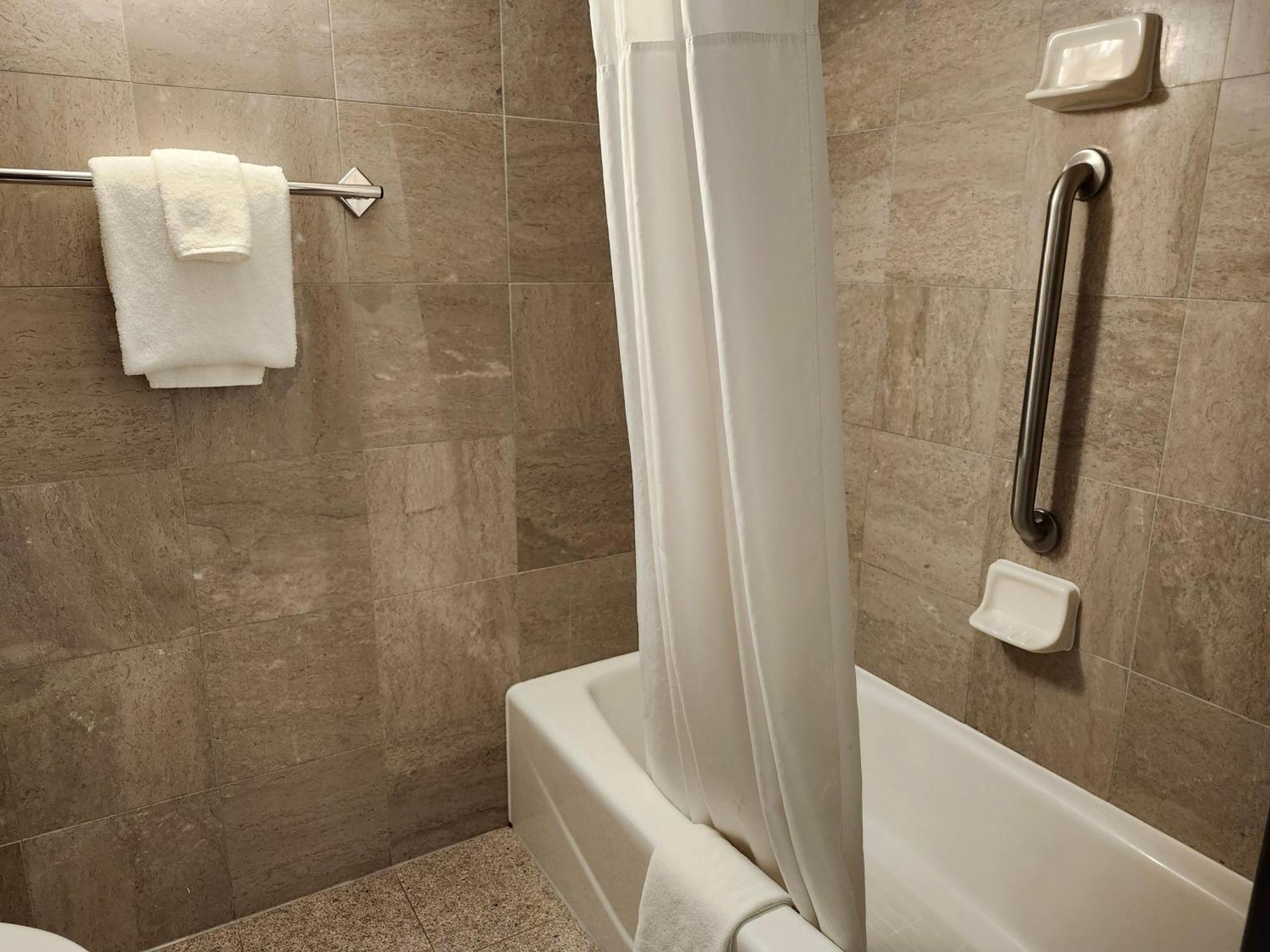 Heritage Inn & Suites St Louis Fenton, Trademark By Wyndham Luaran gambar