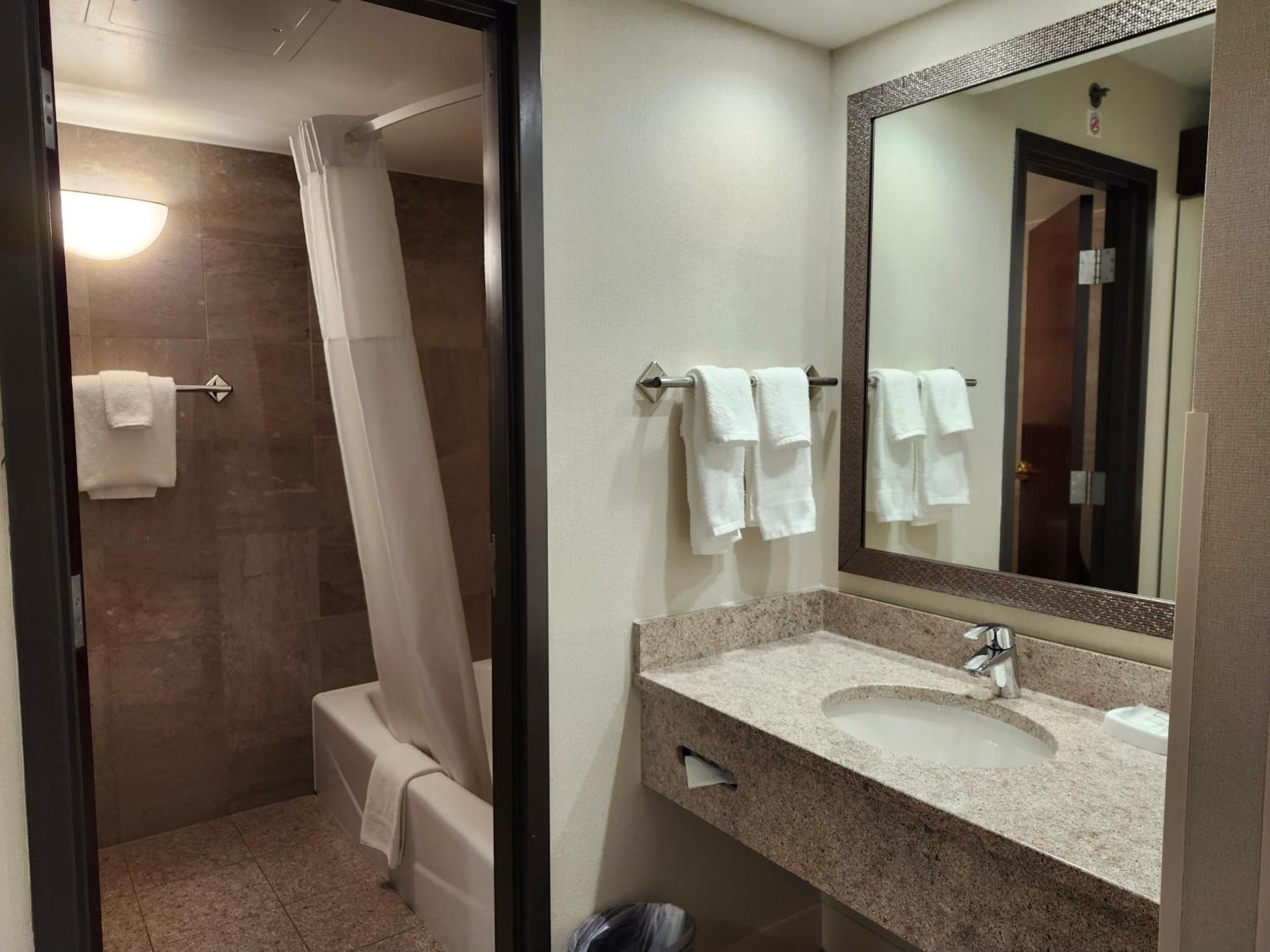 Heritage Inn & Suites St Louis Fenton, Trademark By Wyndham Luaran gambar