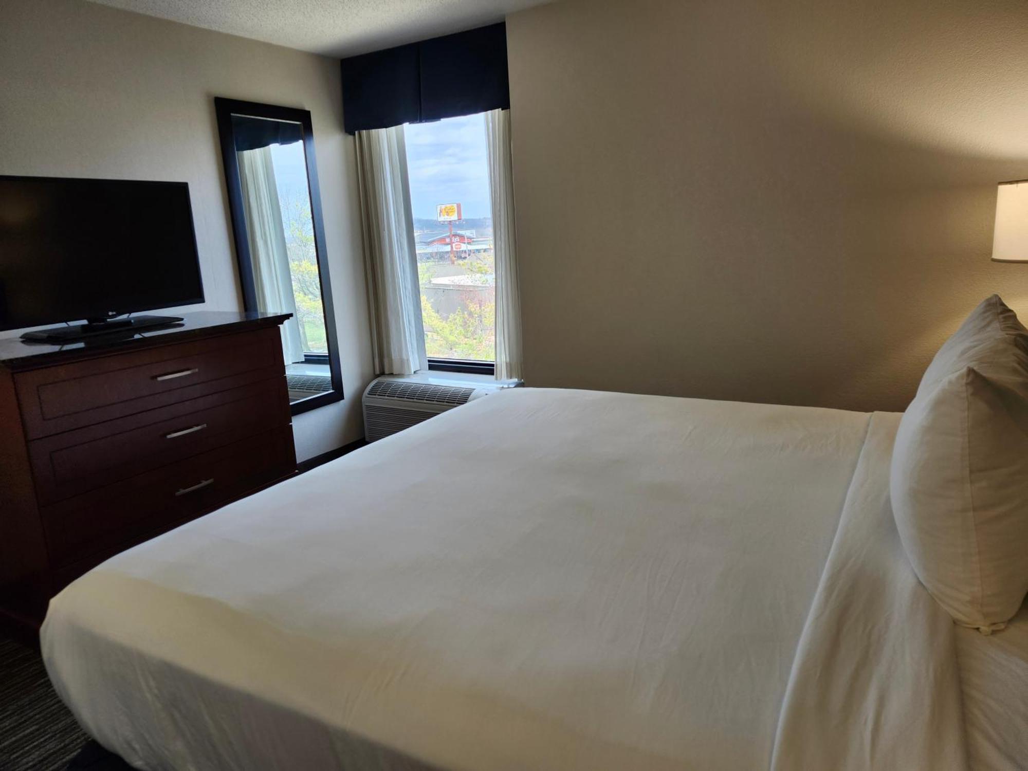 Heritage Inn & Suites St Louis Fenton, Trademark By Wyndham Luaran gambar