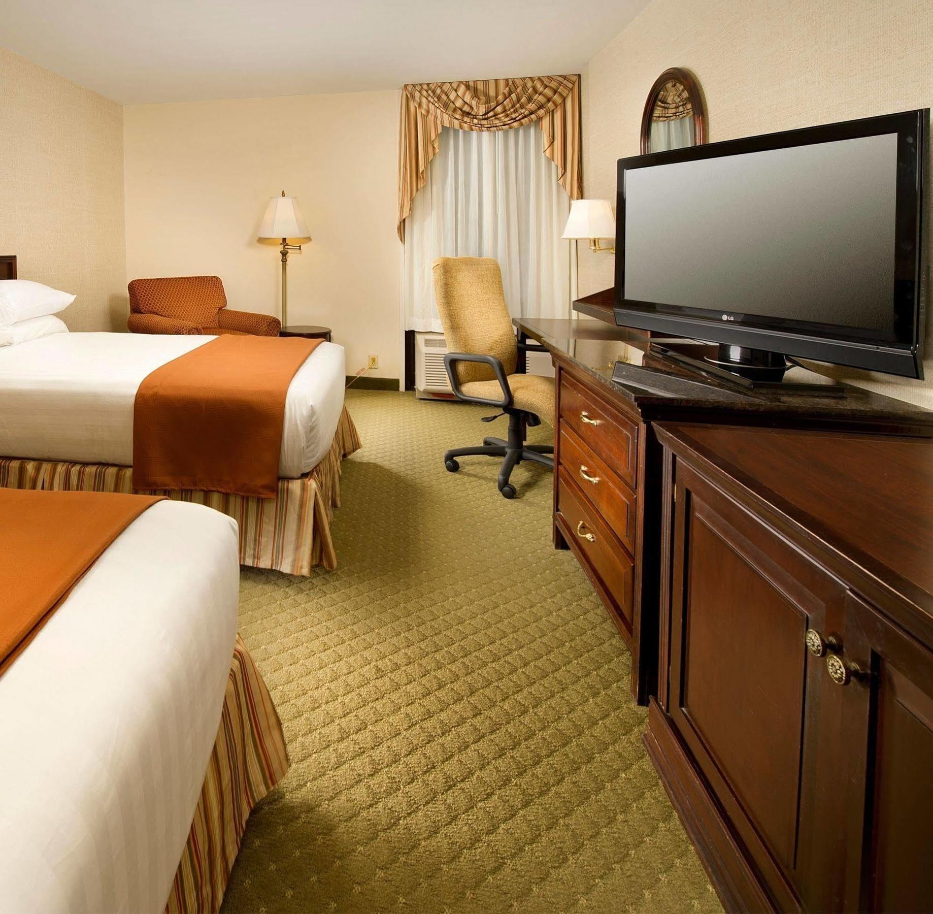 Heritage Inn & Suites St Louis Fenton, Trademark By Wyndham Luaran gambar