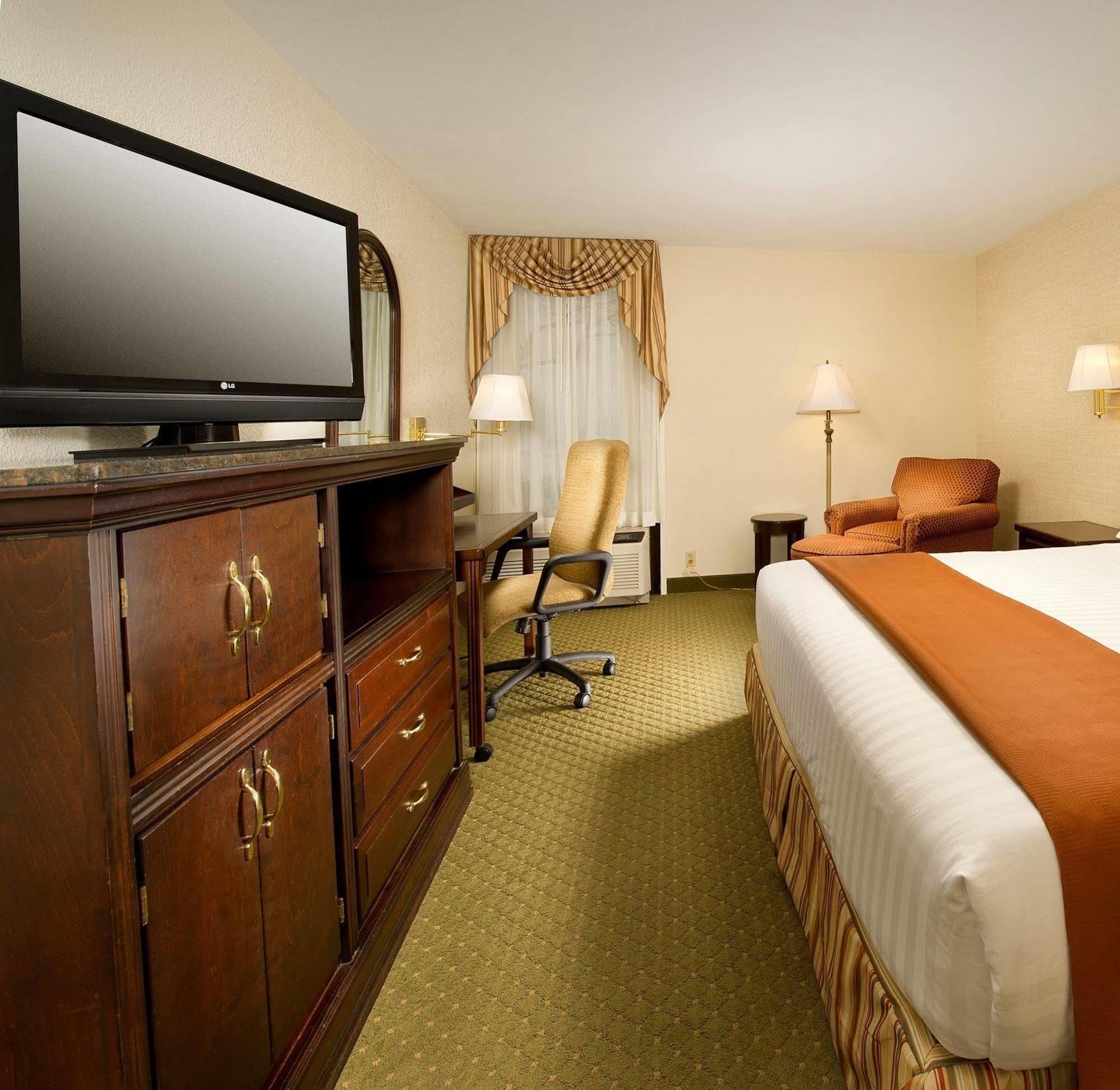 Heritage Inn & Suites St Louis Fenton, Trademark By Wyndham Luaran gambar